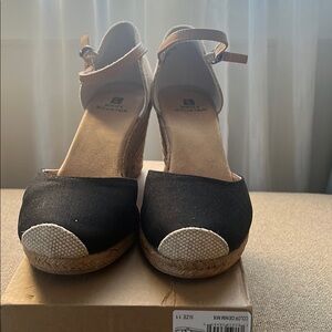 NWOT White Mountain Black Espadrille Wedge Sandals